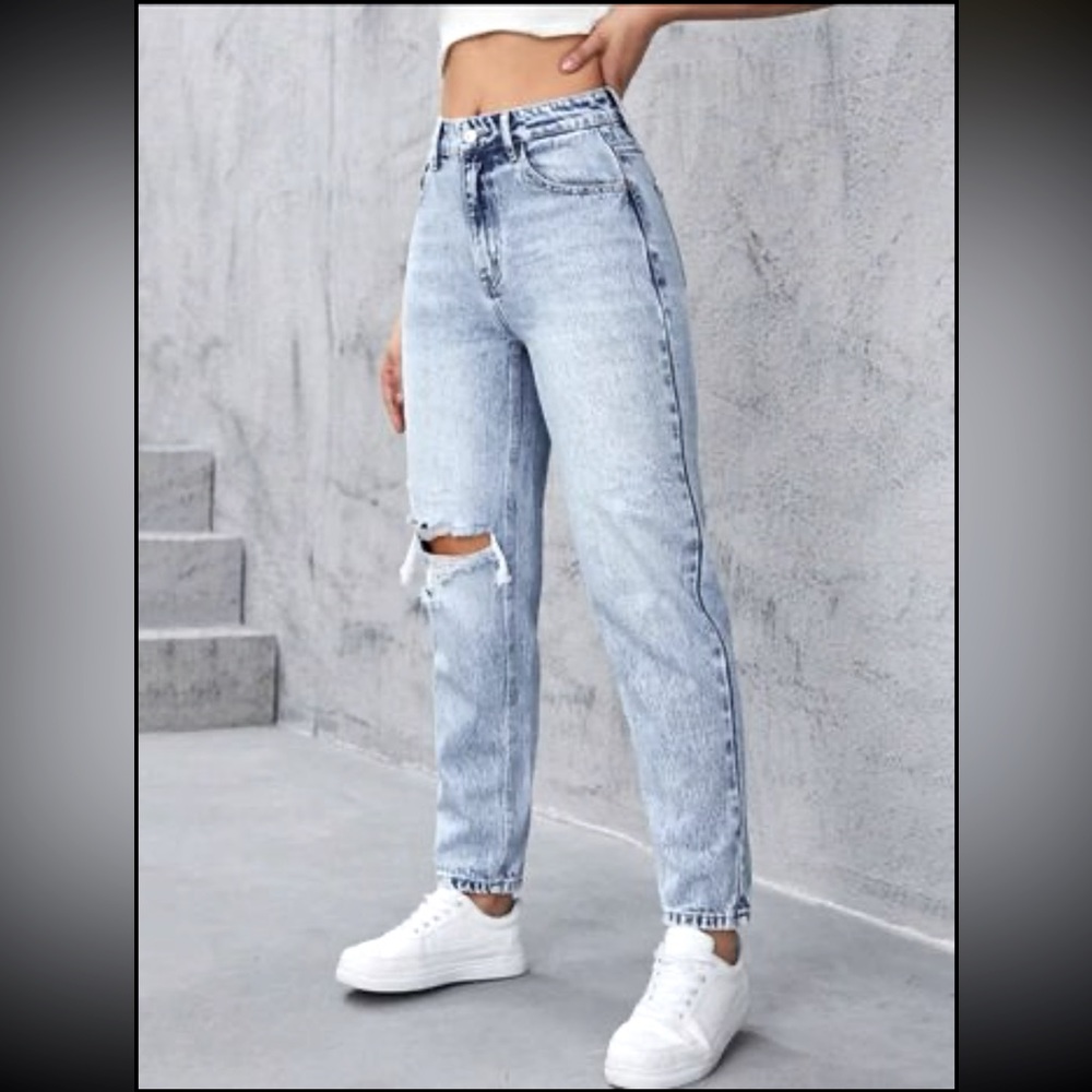 Brand new SHEIN ripped Mom Jeans.